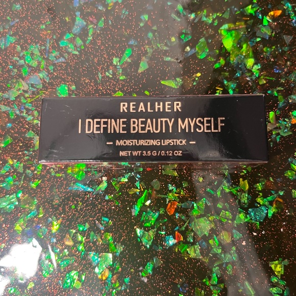 REALHER moisturizing lipstick - I define myself beauty - Picture 3 of 4